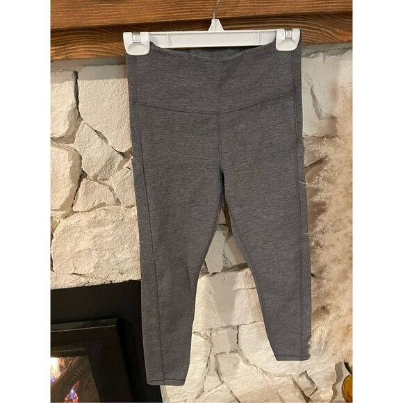 Athleta ultimate Capri stash pocket 7/8 tight heathered grey size S - Picture 1 of 3